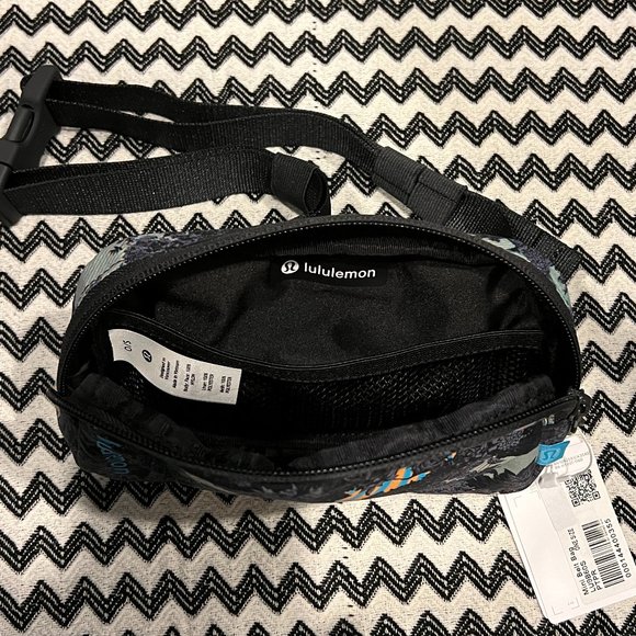 NWT Psychedelic Mini Belt Bag lululemon EBB - Picture 5 of 13
